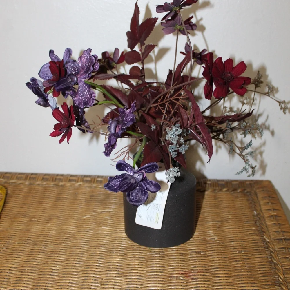 Williams Sonoma Halloween Blackened Arrangement.